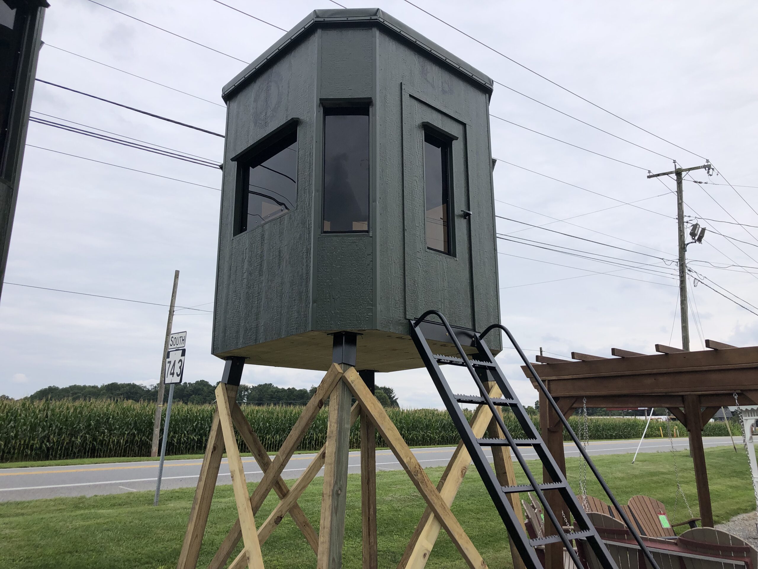 6x6 octagon deer blind with 8' wood stand