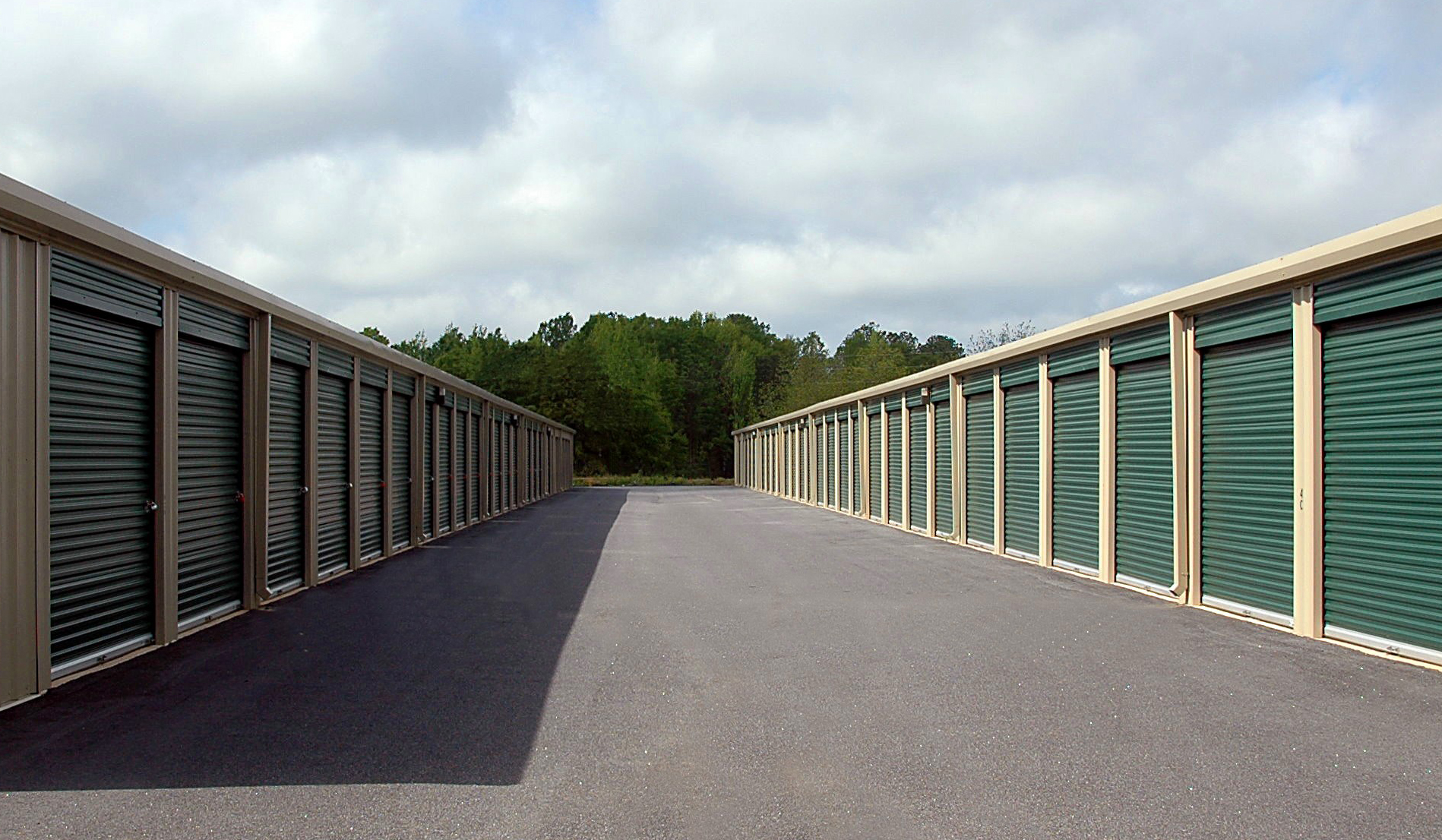 Storage Sheds vs. Self Storage: Which one wins?