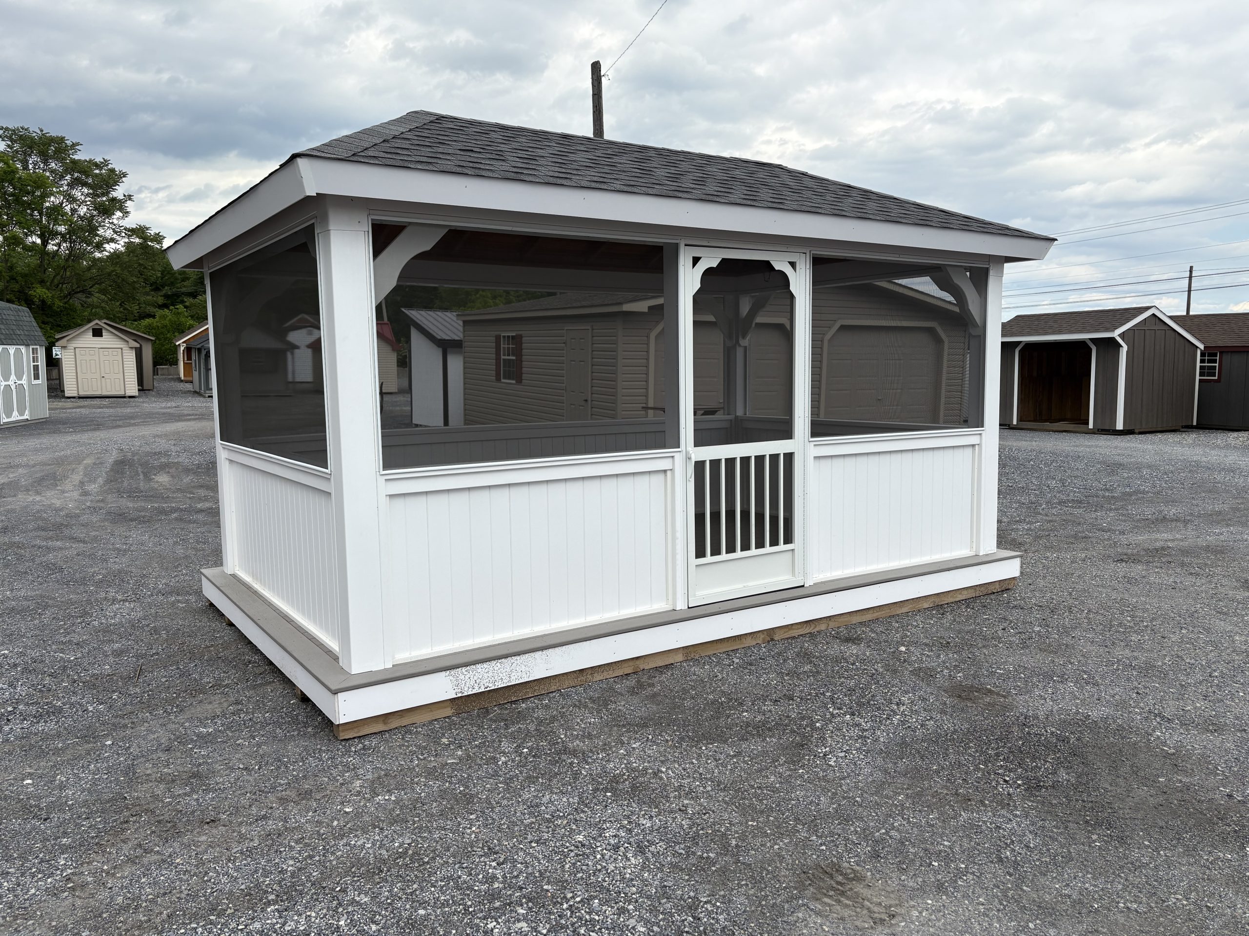 10x16 pavilion with screening and privacy wall